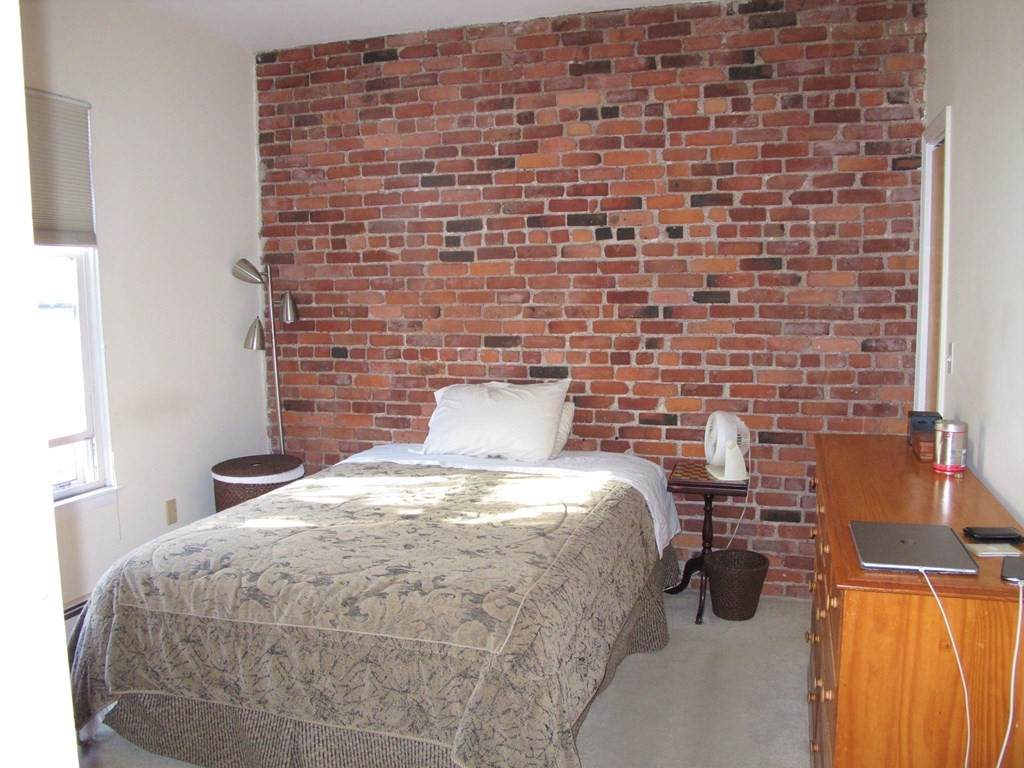 88 Hancock St - Photo 1
