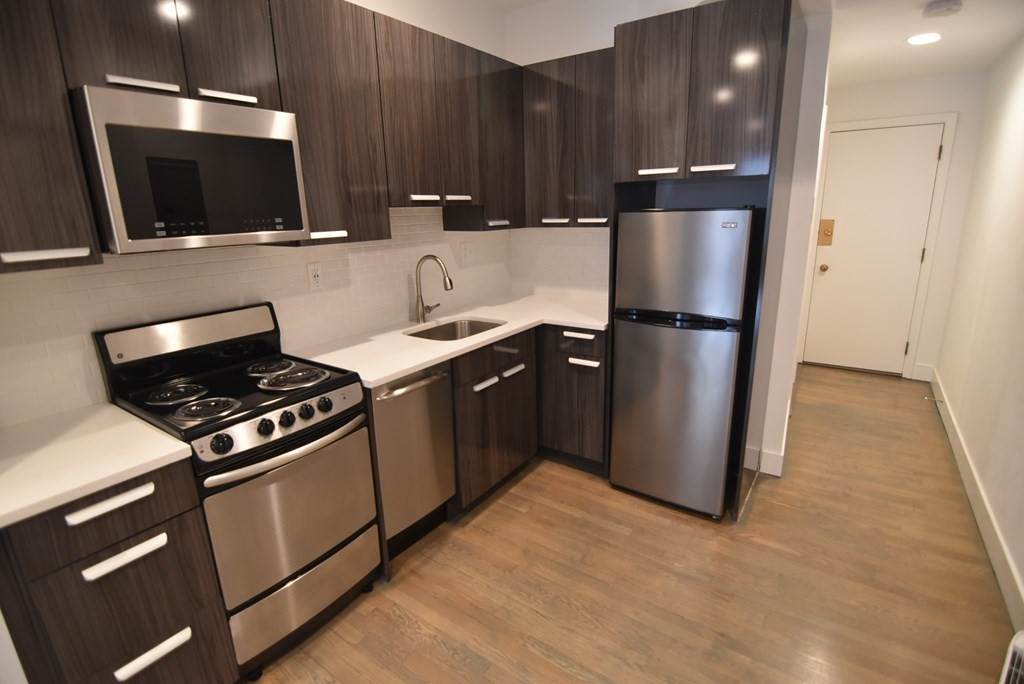 88 W. Cedar St - Photo 1