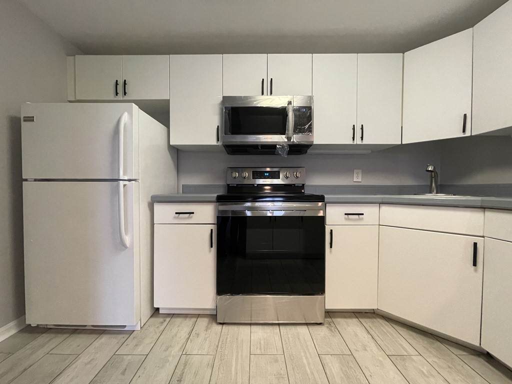 155 George Washington Blvd. - Photo 1