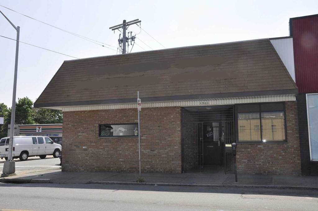 1501 Acushnet Avenue - Photo 1