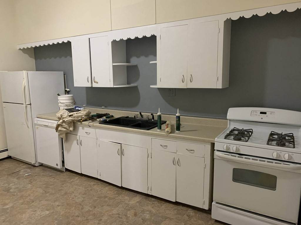 193 Adams St - Photo 1