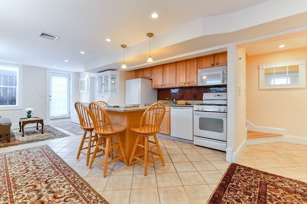 501 E 7th St - Photo 1