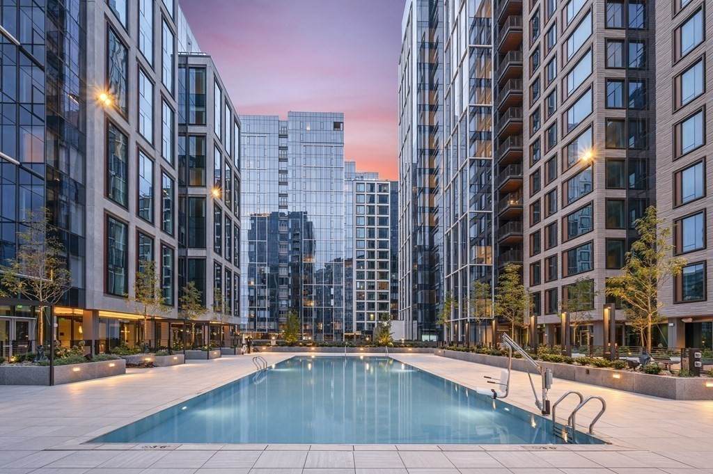 135 Seaport Boulevard - Photo 1