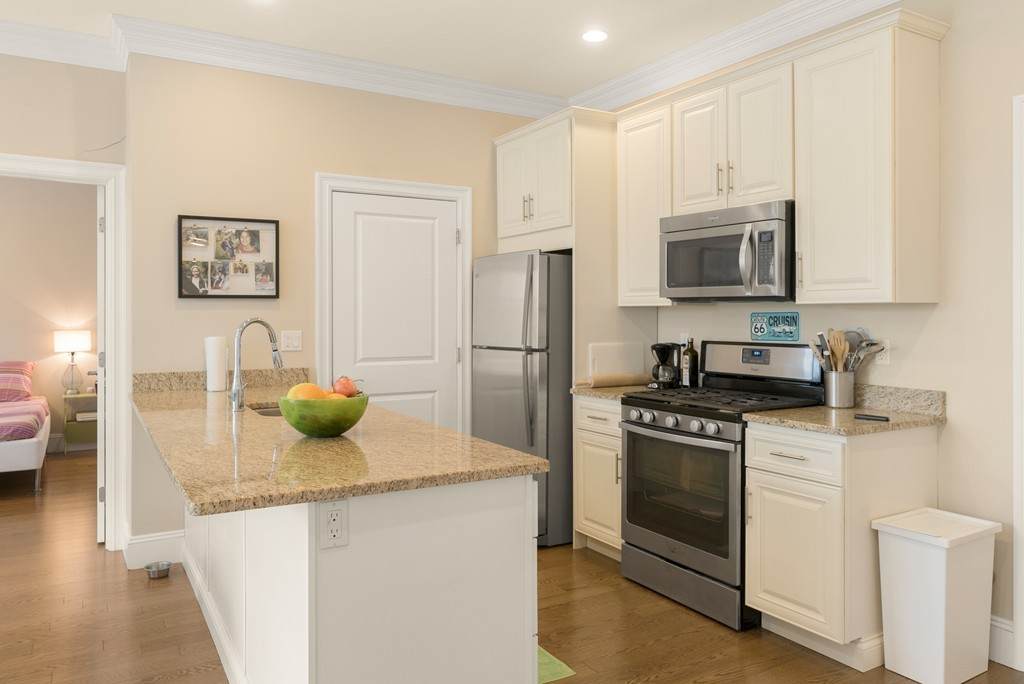 20 Englewood Avenue - Photo 1