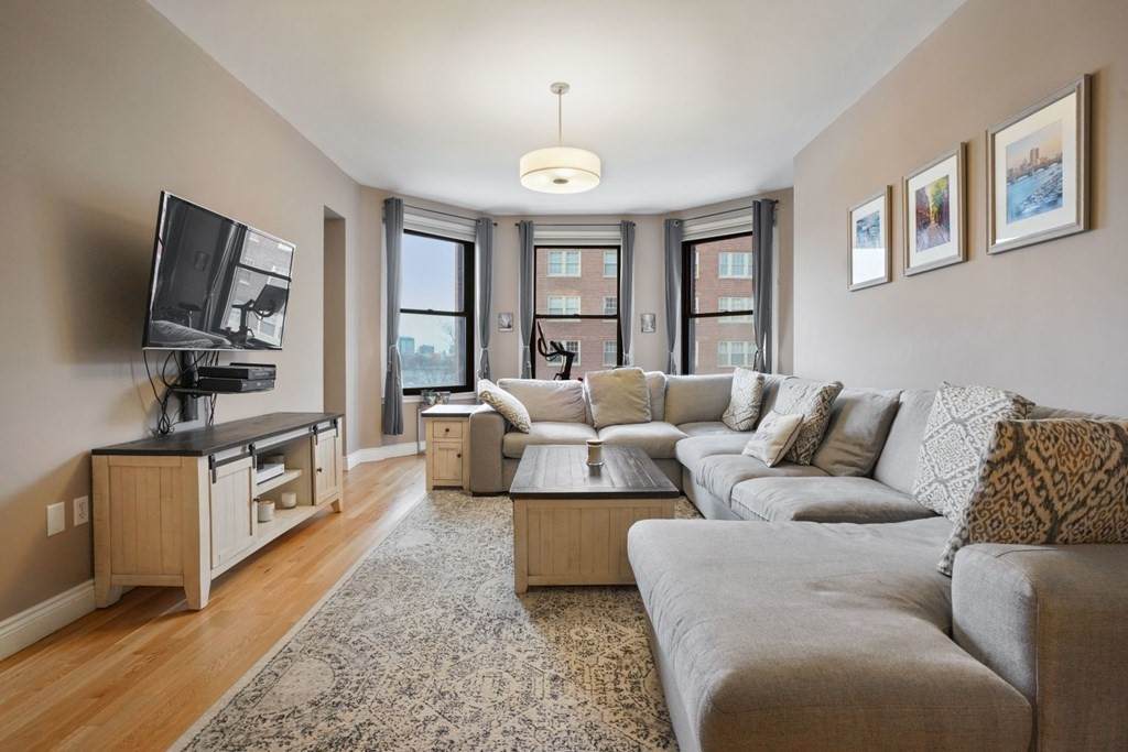 4 Charlesgate East - Photo 1