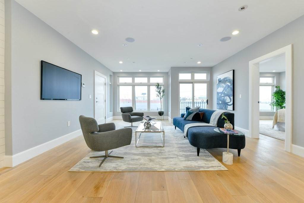 520-526 Dorchester Avenue - Photo 1
