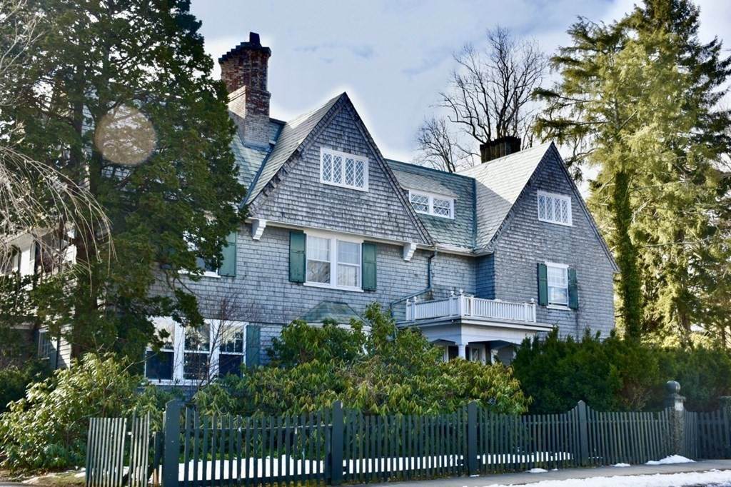 144 Hawthorn Street - Photo 1