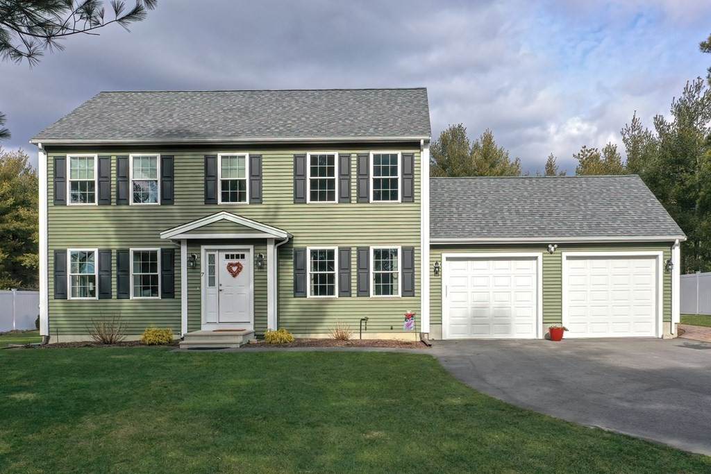 7 Jonathan Ln - Photo 1