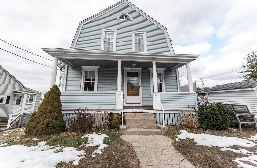 1009 Sassaquin Ave - Photo 1