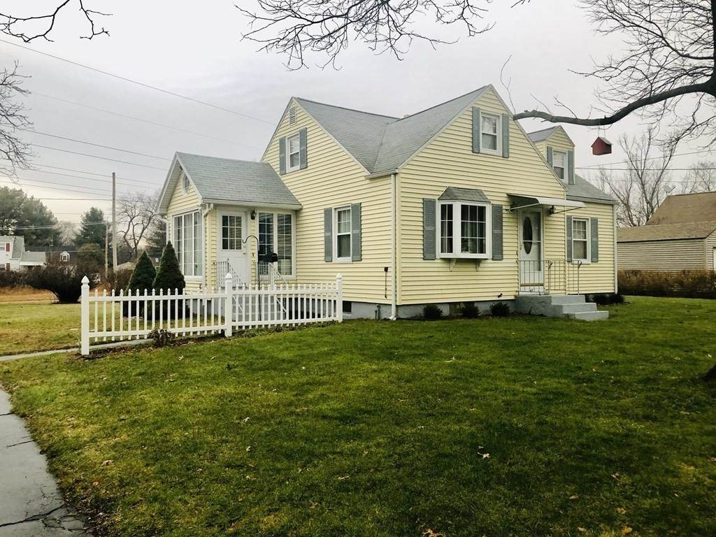 47 Susan Ave - Photo 1