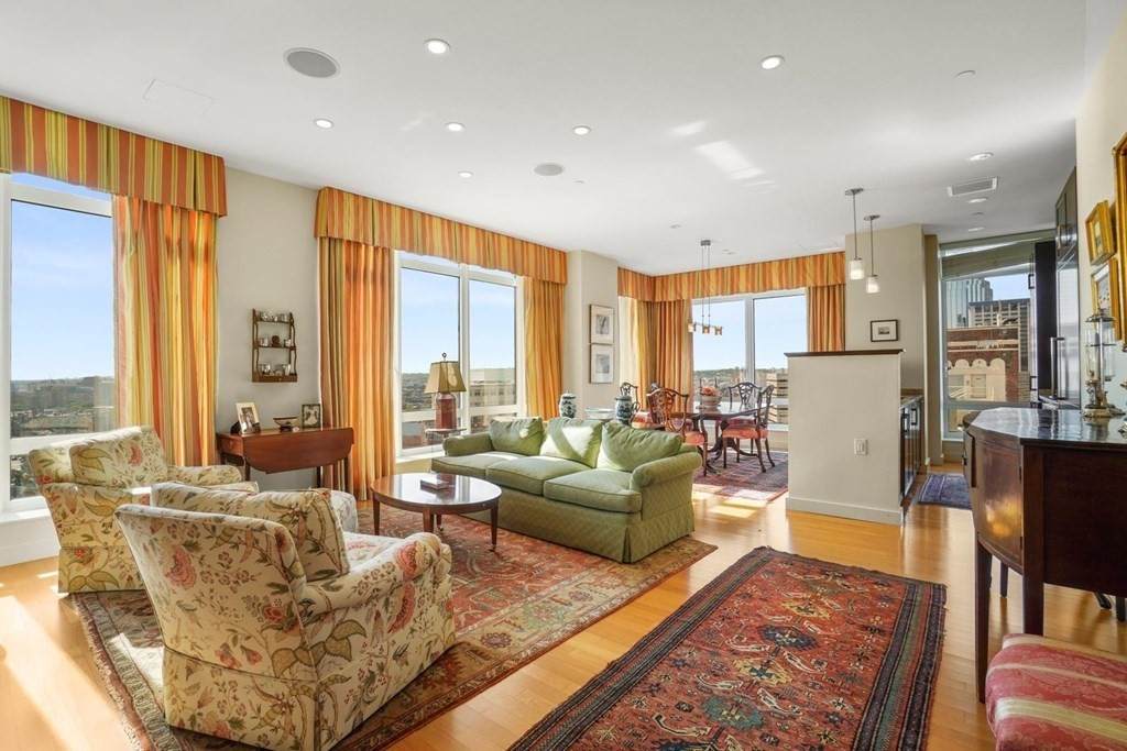 400 Stuart St - Photo 1