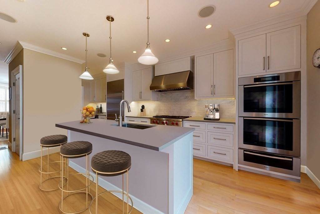 129 W Newton St - Photo 1