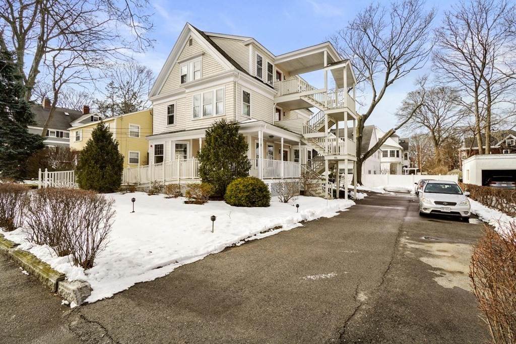 46 Summit Ave - Photo 1