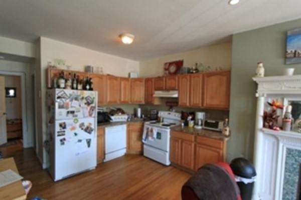 529 Newbury Street - Photo 1