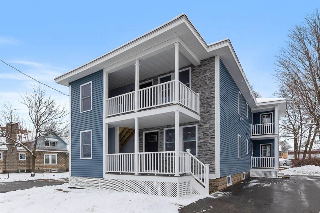 275 Mechanic St - Photo 1