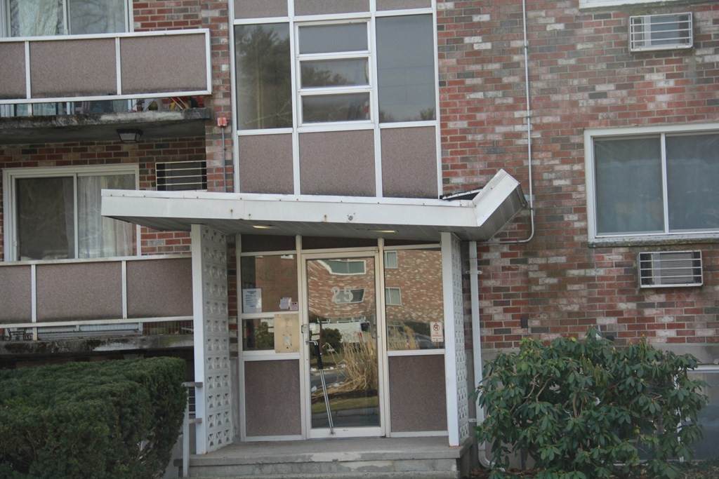 25 Lionel Ave - Photo 1