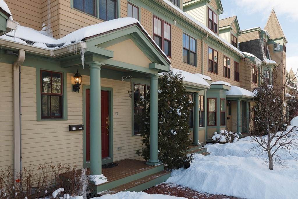 39 Weston Ave - Photo 1