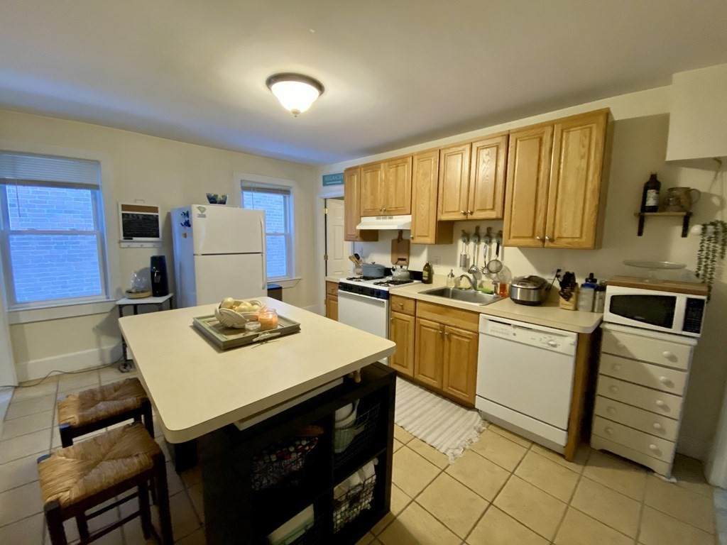 975 Chestnut St - Photo 1