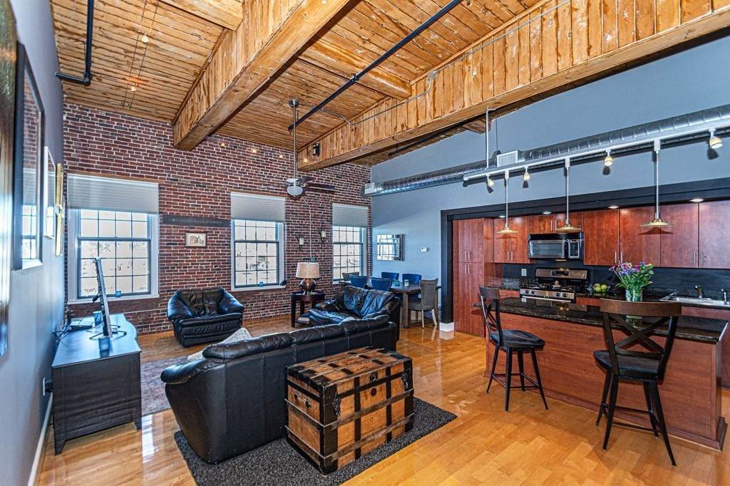 130 John St - Photo 1