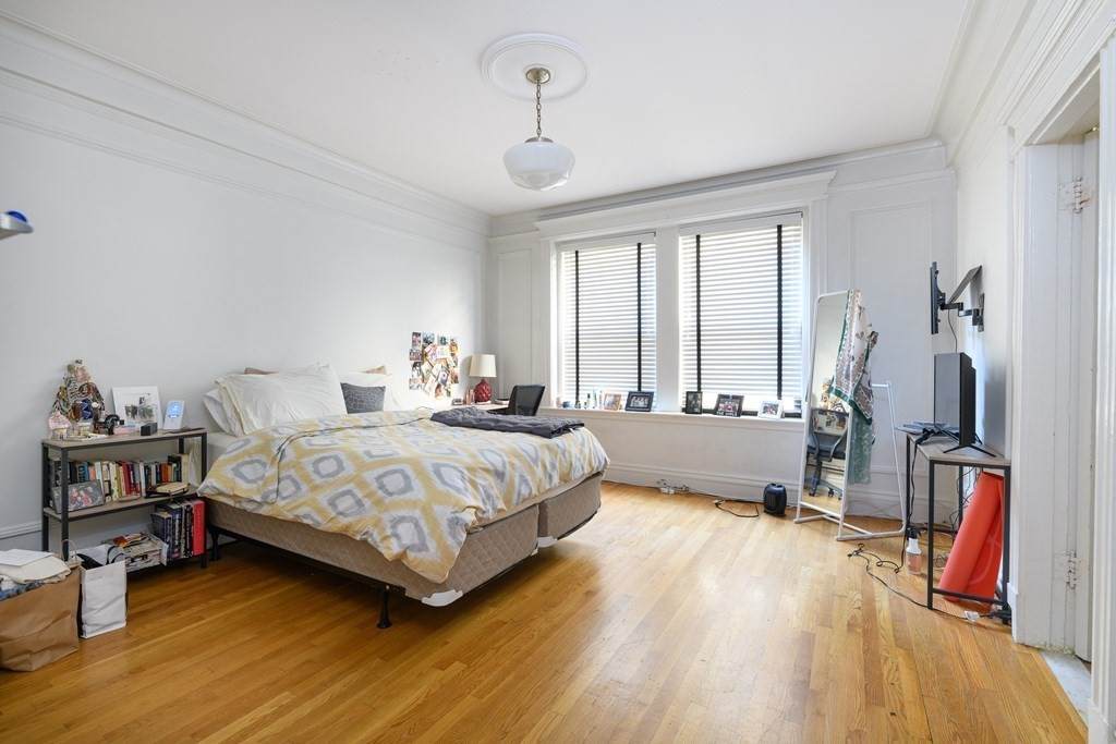 464 Commonwealth - Photo 1