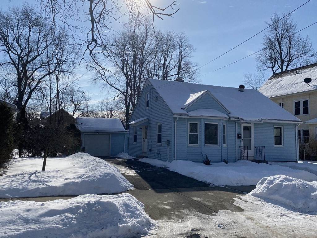 33 Farnsworth St - Photo 1
