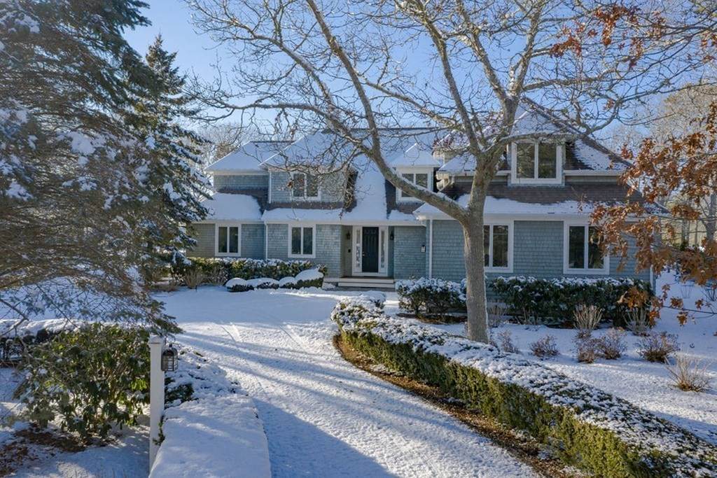 35 Shore Drive West - Photo 1