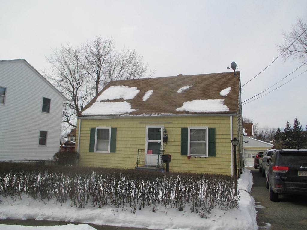 100 St James Circle - Photo 1