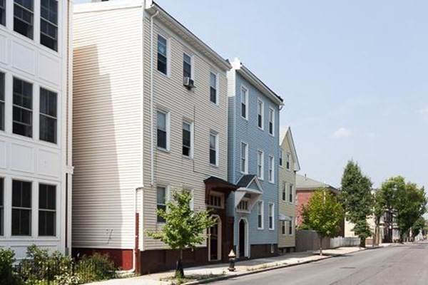 367 Maverick St - Photo 1