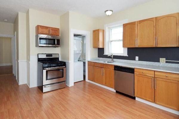 1117 Saratoga St - Photo 1