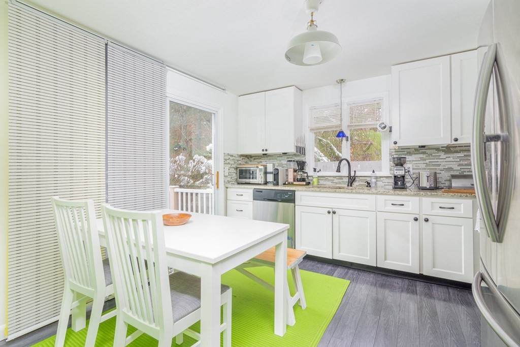 141 Burt St - Photo 1