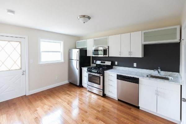 377 Maverick St - Photo 1