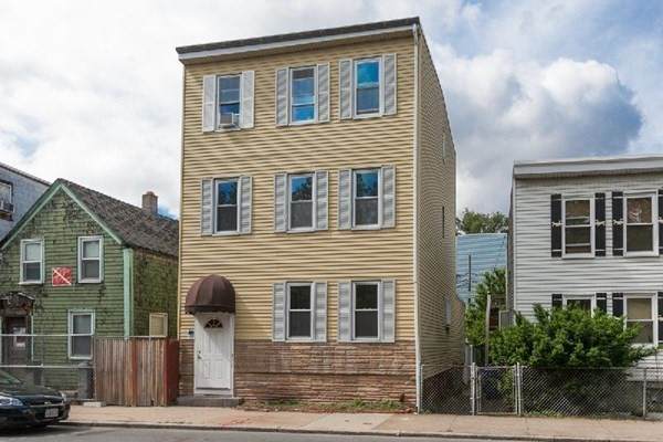 377 Maverick St - Photo 1