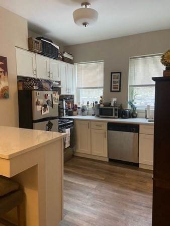 352 E Eighth Street - Photo 1