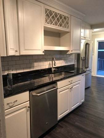 93 Floral St - Photo 1