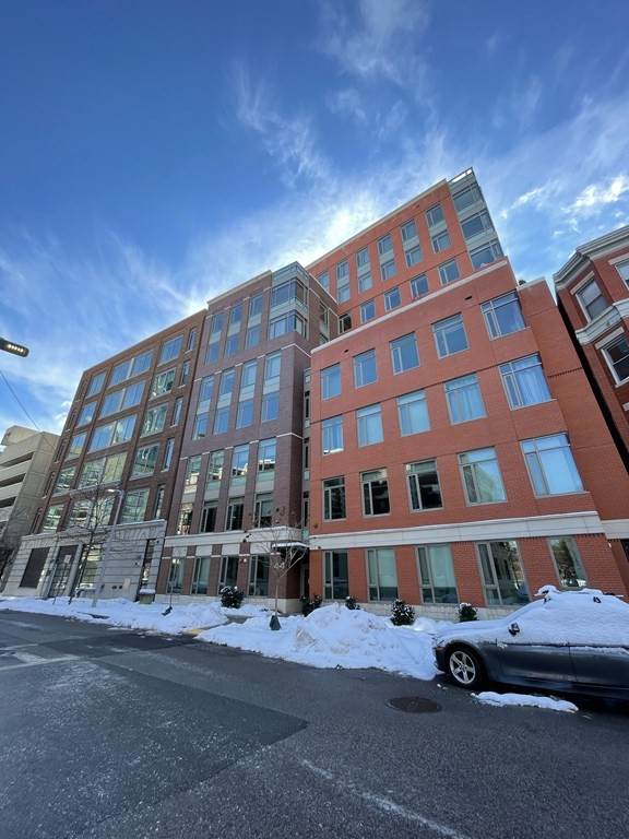 44 Burbank St - Photo 1