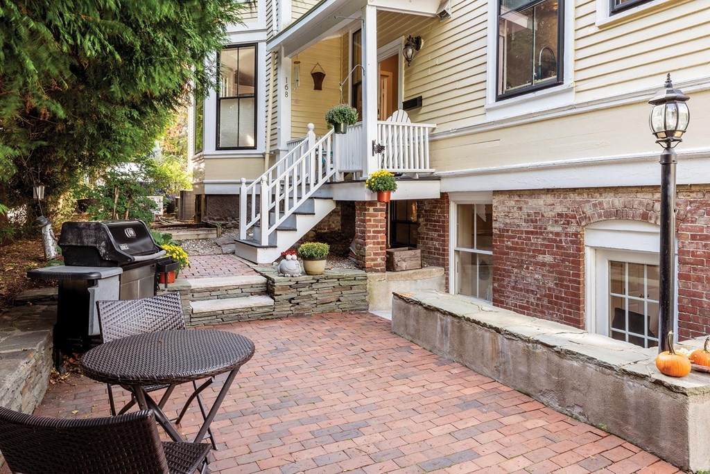 168 Cypress St - Photo 1