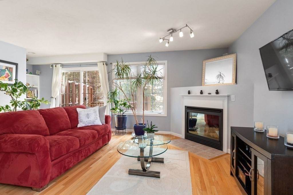 201 Captain Eames Cir - Photo 1
