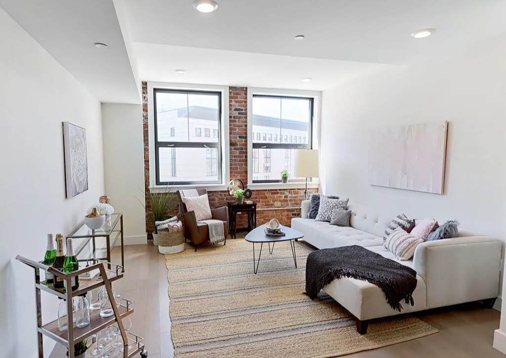 121 Portland Street - Photo 1