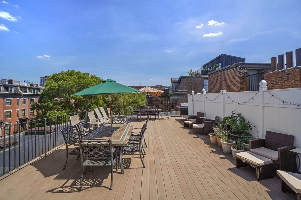 1682 Washington St - Photo 1