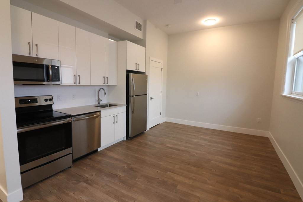 185 Washington St - Photo 1