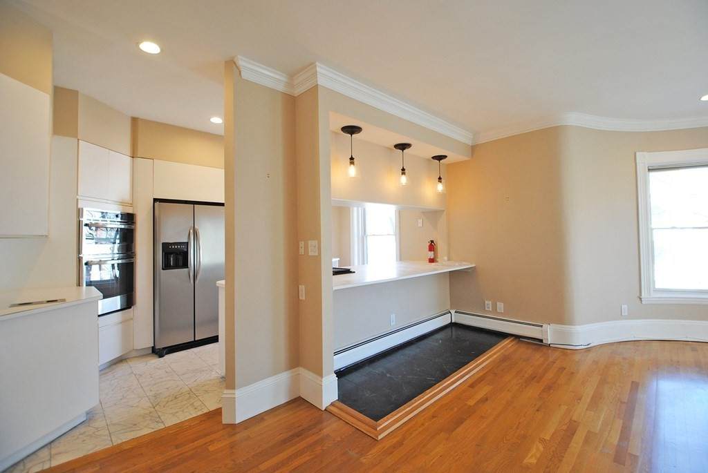 33 Longwood Ave - Photo 1