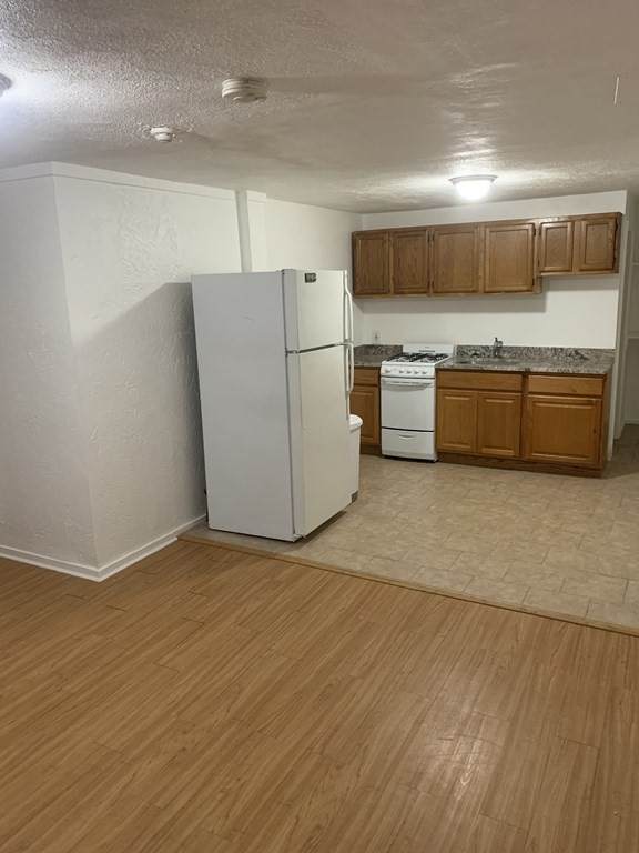 143 Arlington St - Photo 1