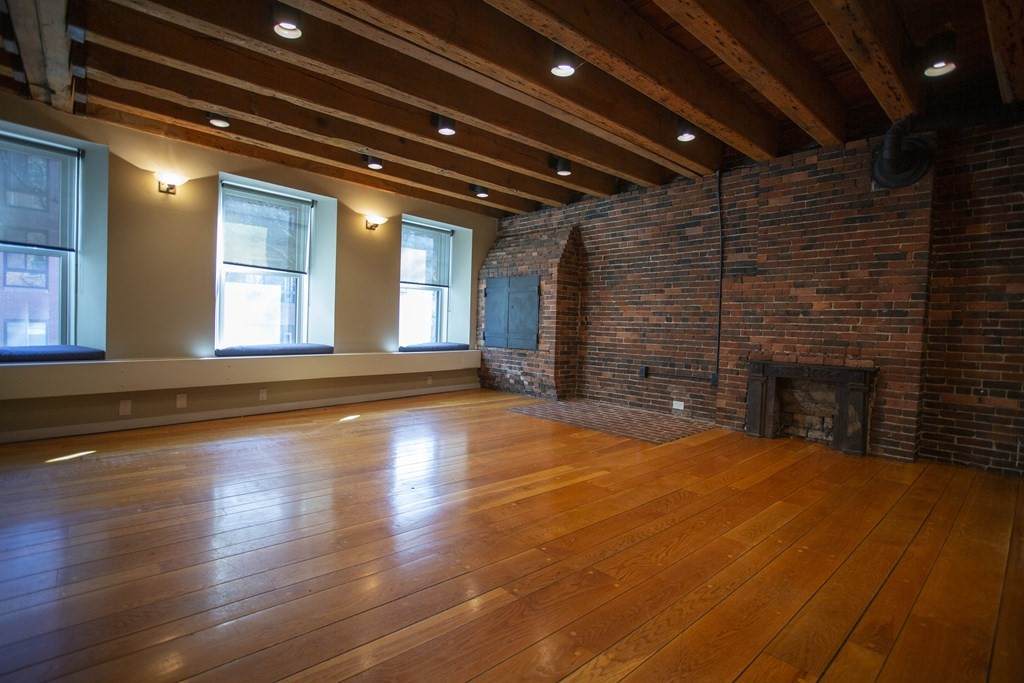 154 Commercial St - Photo 1