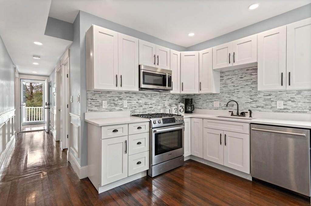 389 Centre St - Photo 1