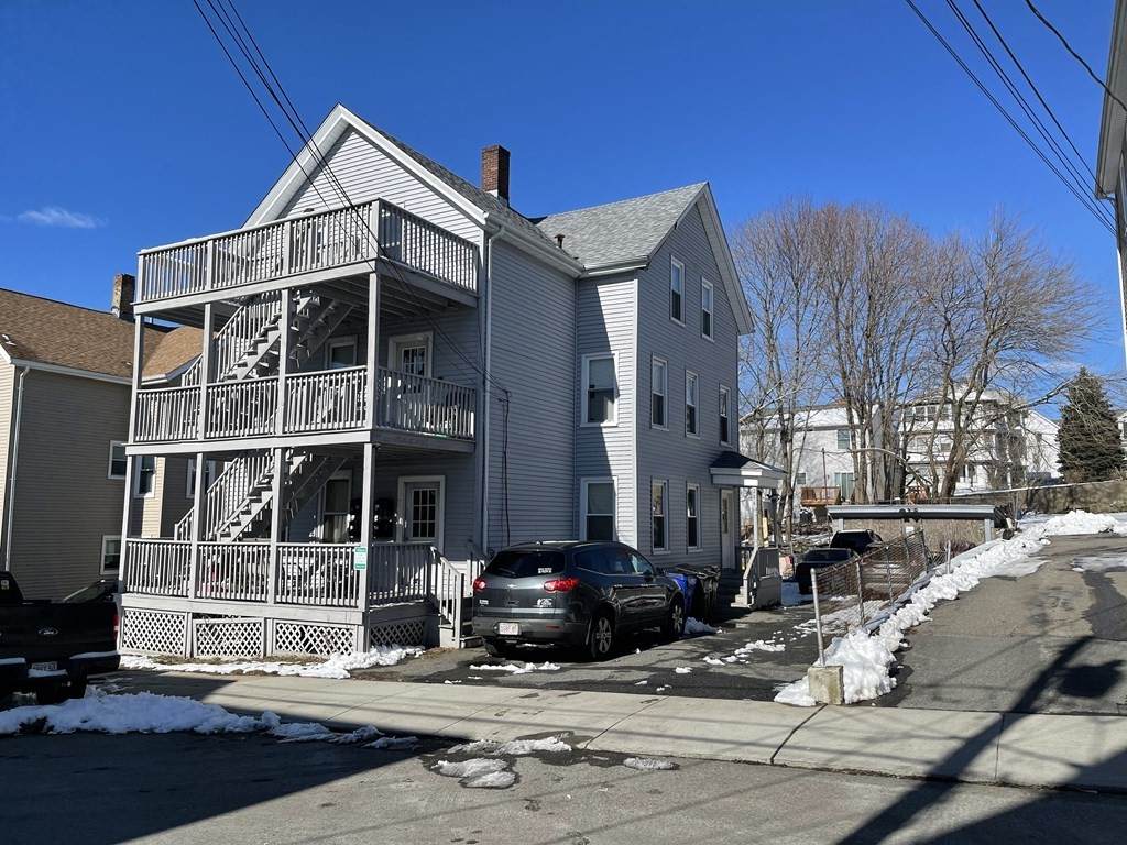286 Hamlet St - Photo 1