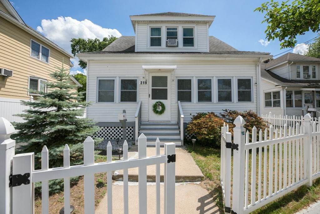 219 Saint James Blvd - Photo 1