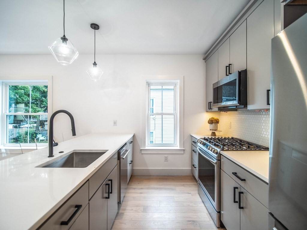 208 Spencer Ave - Photo 1