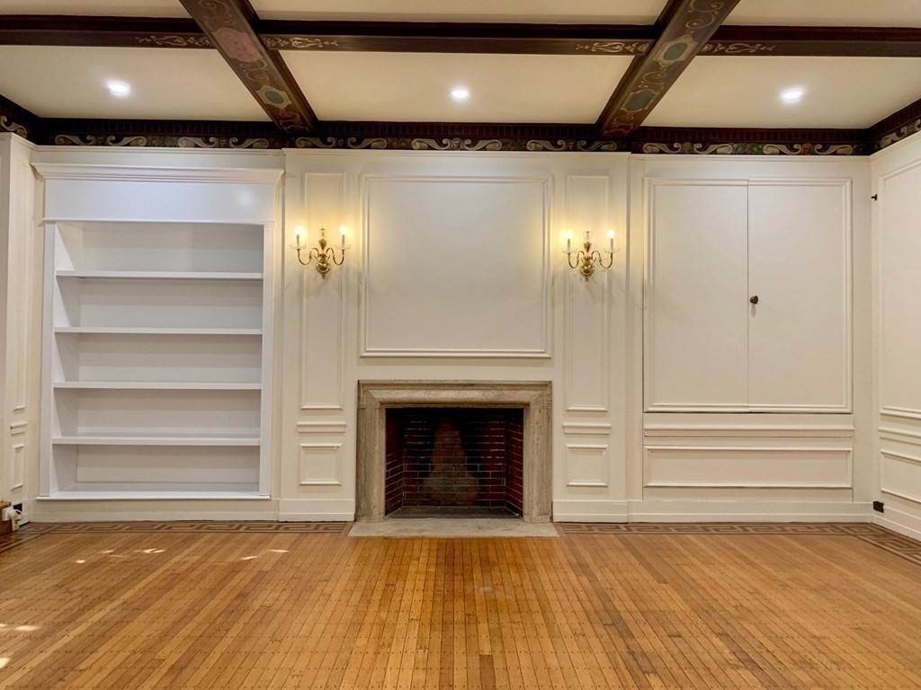 325 Commonwealth Ave - Photo 1