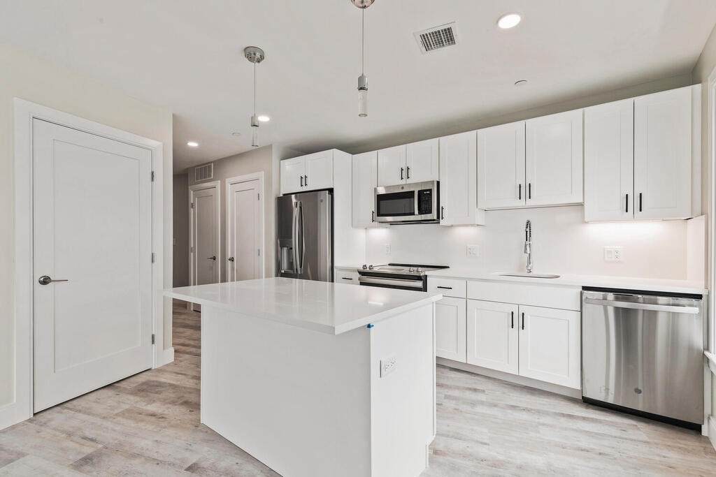 200 Old Colony Ave. - Photo 1