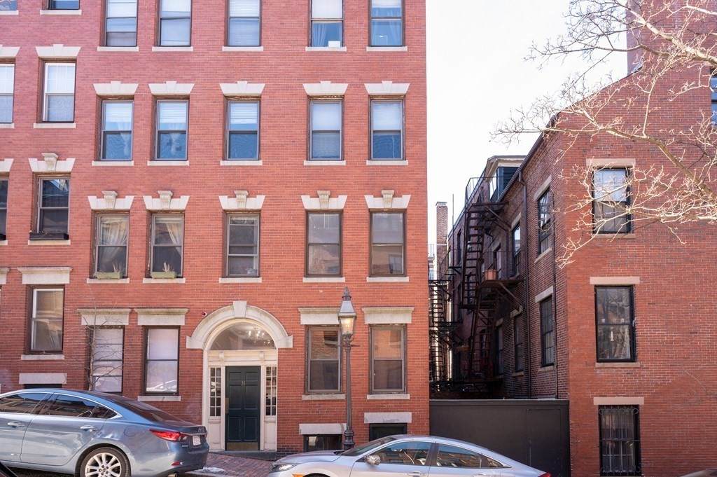 31 Irving St - Photo 1